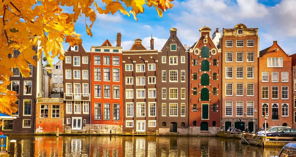 Highest temperature in Amsterdam on July 30? card icon