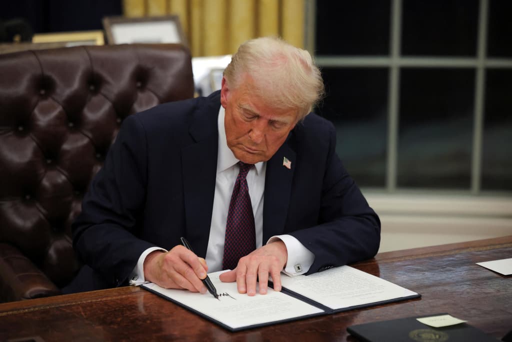 icon for Will Trump pardon anyone by July 31?